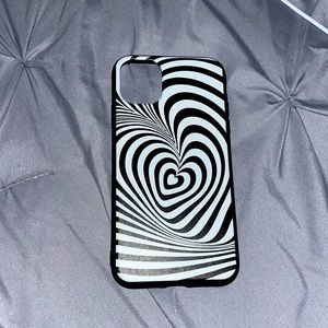 black and white heart iphone 11 case